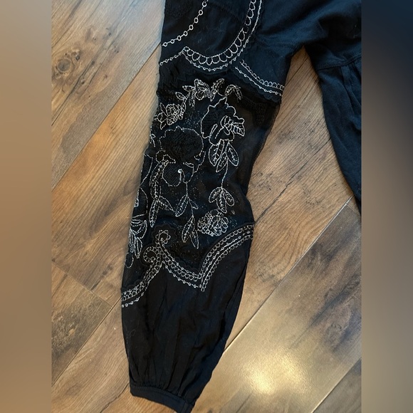 Free People Black Embroidered Boho Top – Size XS | Sheer Floral Lace Sleeves - Picture 2 of 8